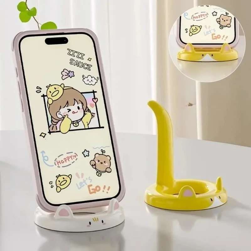 

Cartoon Cat Phone Stand – Adjustable Angle, Cute Desktop Holder for Watching Videos & Calls – Fits Most Smartphones
