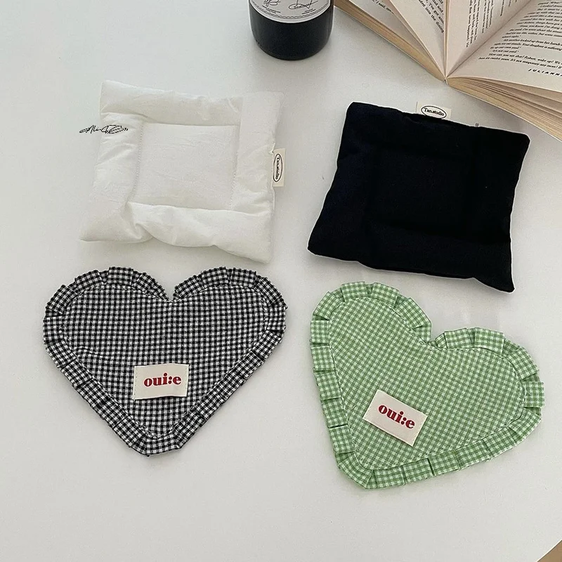 

Heart-Shaped Plaid Meal Mat Portable Insulation Pad With Pleated Lace Cute Delicate Bowl Mat For Living Room