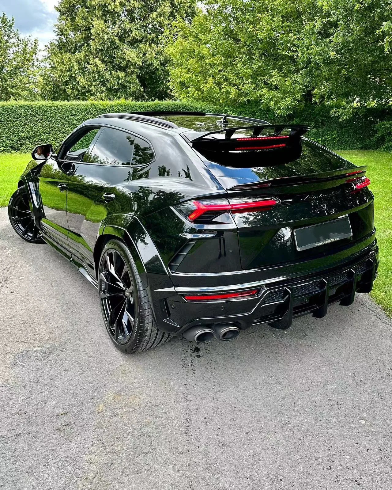 for Lamborghini URUS Carbon fiber spoiler  URUS upgrades the PD-style carbon fiber spoiler top wing