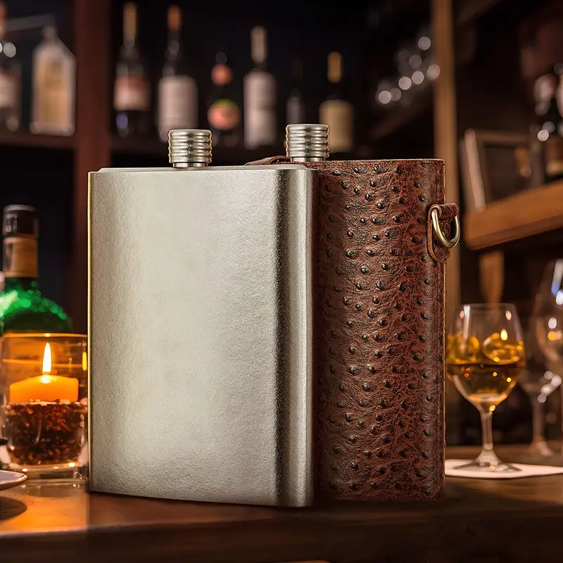 Titanium Alloy Portable Thickened First Cowhide Portable Outdoor Five 2.5kg Baijiu Wine Bottle Titanium Steel