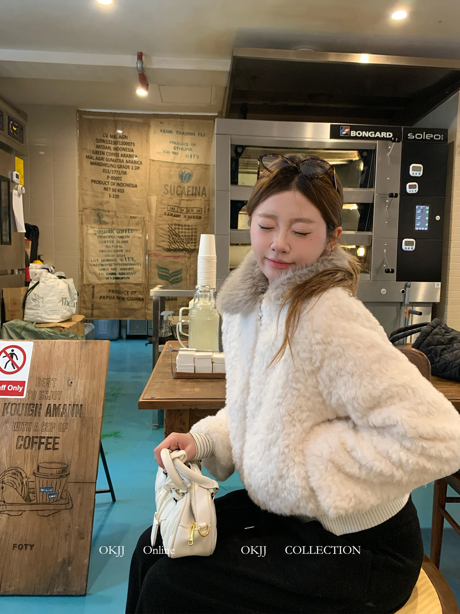 

Женская теплая куртка OKJJ из искусственного меха с утеплением из хлопка, с большим меховым воротником, экологичная, класса люкс, зимнее пальто