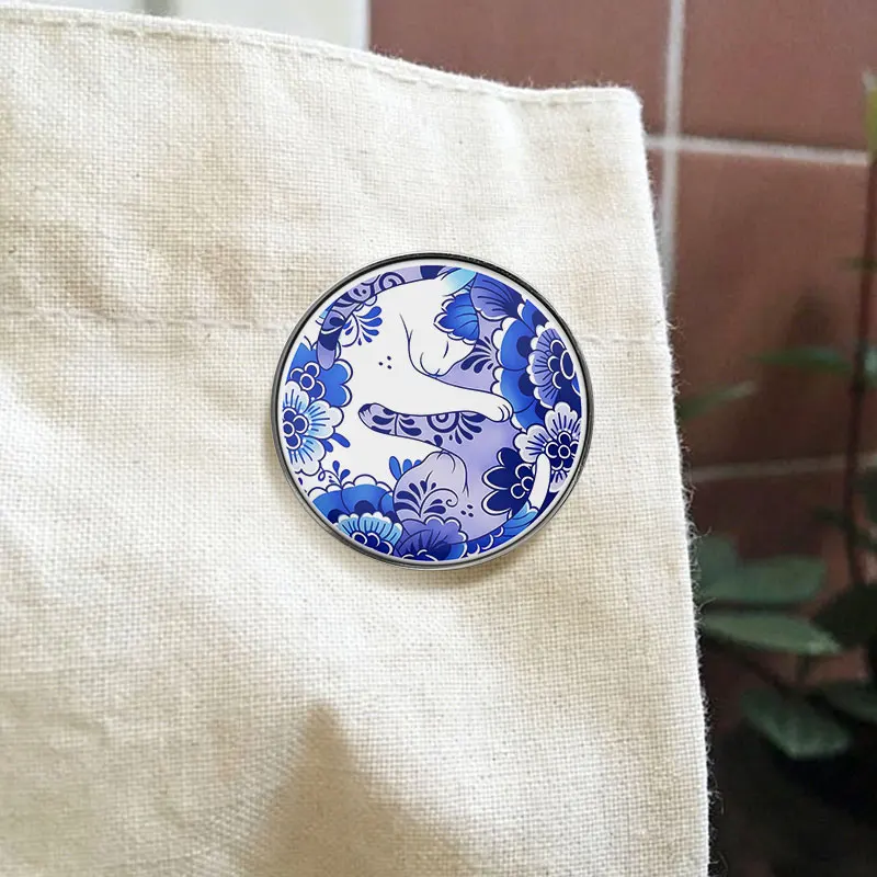 Blue White Floral Cat Pattern UV Printing Badge Round Traditional style Brooch Bag Lapel Badge Fashion Jewelry Gifts