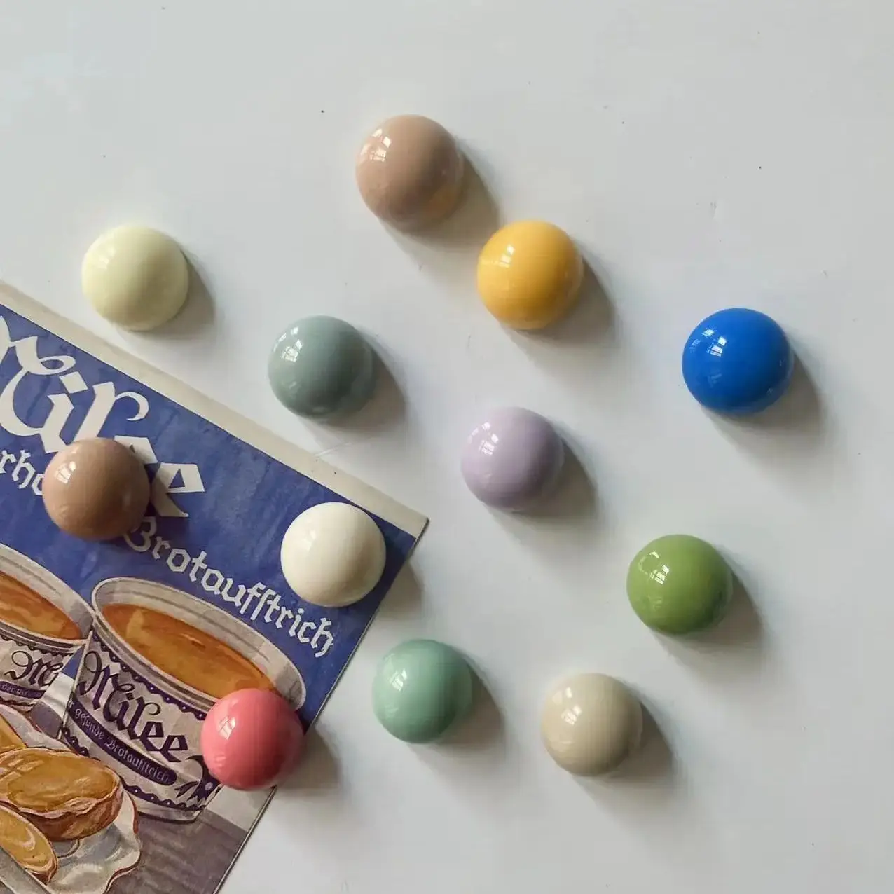 10Pcs Color Mo Landi color semi-circular refrigerator magnets resin home decor gifts.