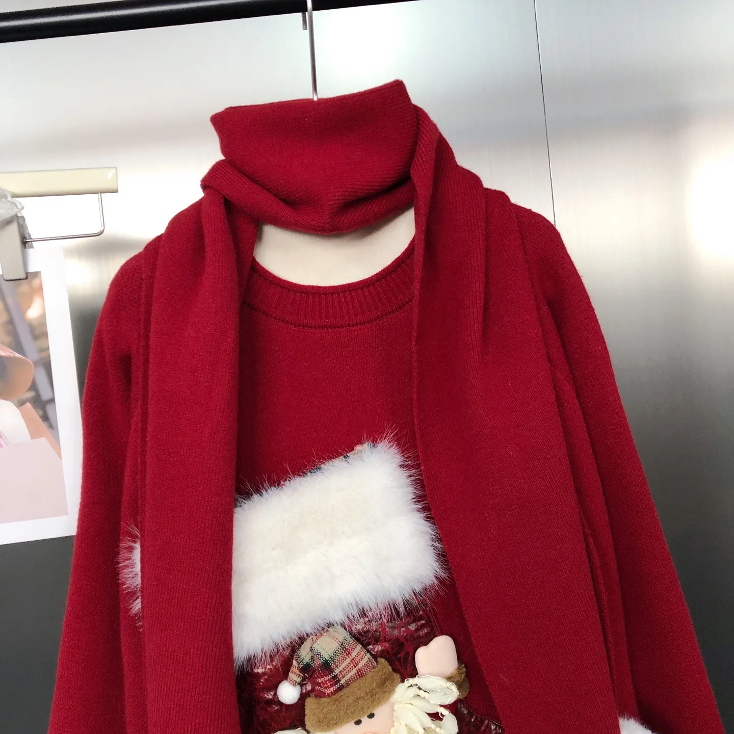 Носки с Санта-Клаусом, карманная атмосфера, новогодний красный теплый пуловер, свитер с круглым вырезом, зимняя одежда средней длины для женщин