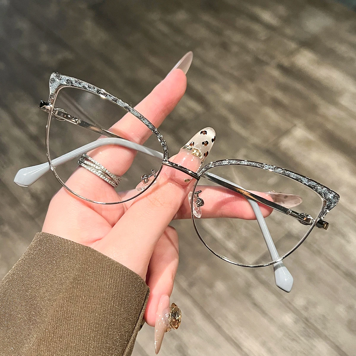 1 Stück modische Brille ohne Sehstärke für Damen, neu, ultraleicht, Cat-Eye, hochwertig, lässig, vielseitig, kein Make-up, unverzichtbares Gesicht-Sh