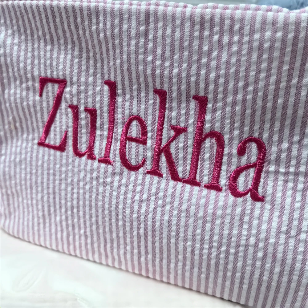 Personalized Embroidery Name Women's Makeup Bag Bridesmaid Wedding Gift Customized Seersucker Case Travel Toiletry Bag with Name