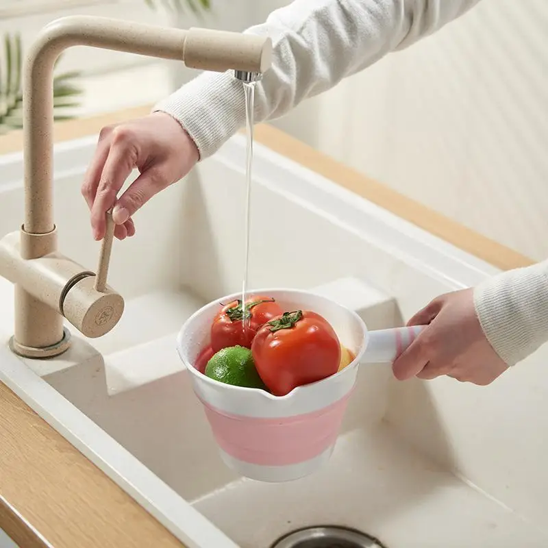 Collapsible Silicone Water Ladle Food Grade Non-slip Handle Pour Spout Water Scoop for Home Baby Bathing Pet Washing