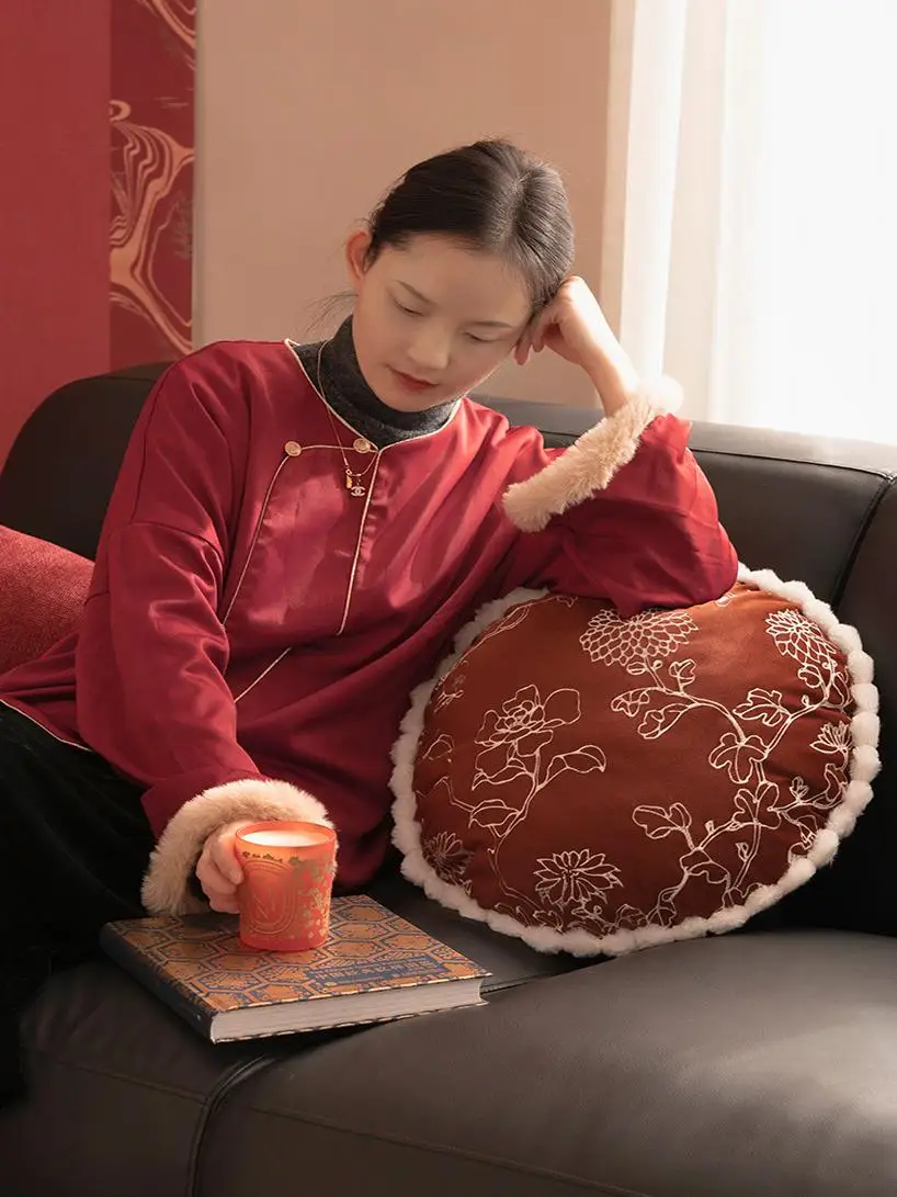 

New Year Embroidered Pillow High Grammage Sofa Cushion Core Bed Head Pillow Chinese Style Garden Tour round Shape Home Decor