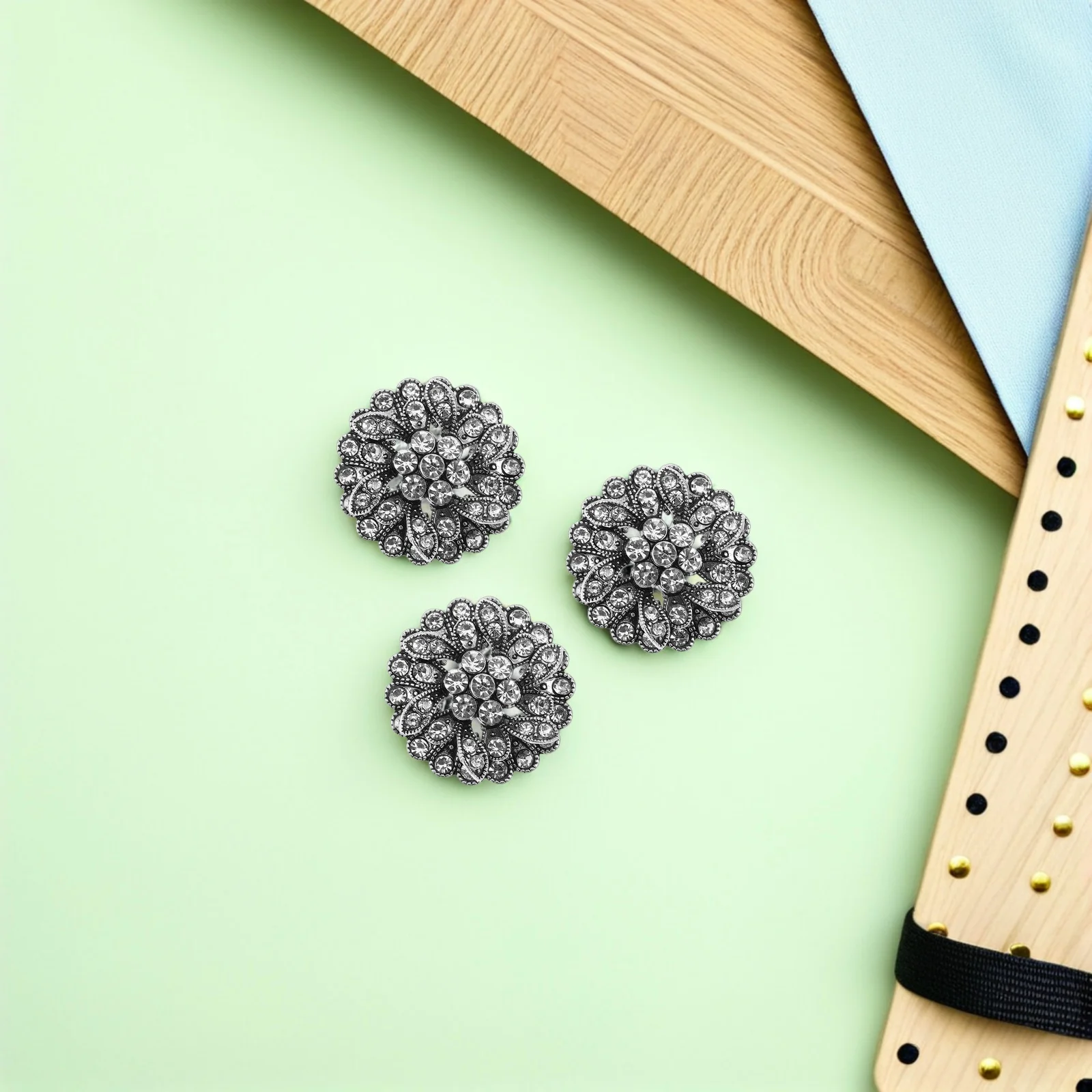 

6Pcs Round Vintage Metal Buttons Flower Rhinestone Embellishments for DIY Sewing Crafts Wedding Bouquet Clothing Decoration
