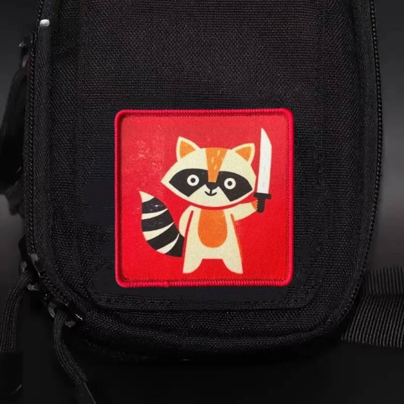 Parche táctico mapache con velcro para mochila militar - imagen 2