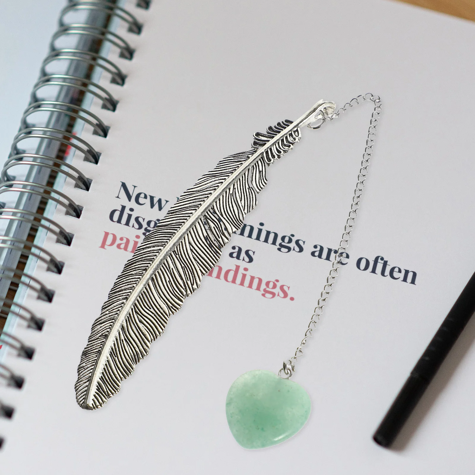 

Crystal Pendant Bookmarks Retro Metal Design Chain Bookmarks For Teens Students Gifts Reading Accessories Plumes Shape
