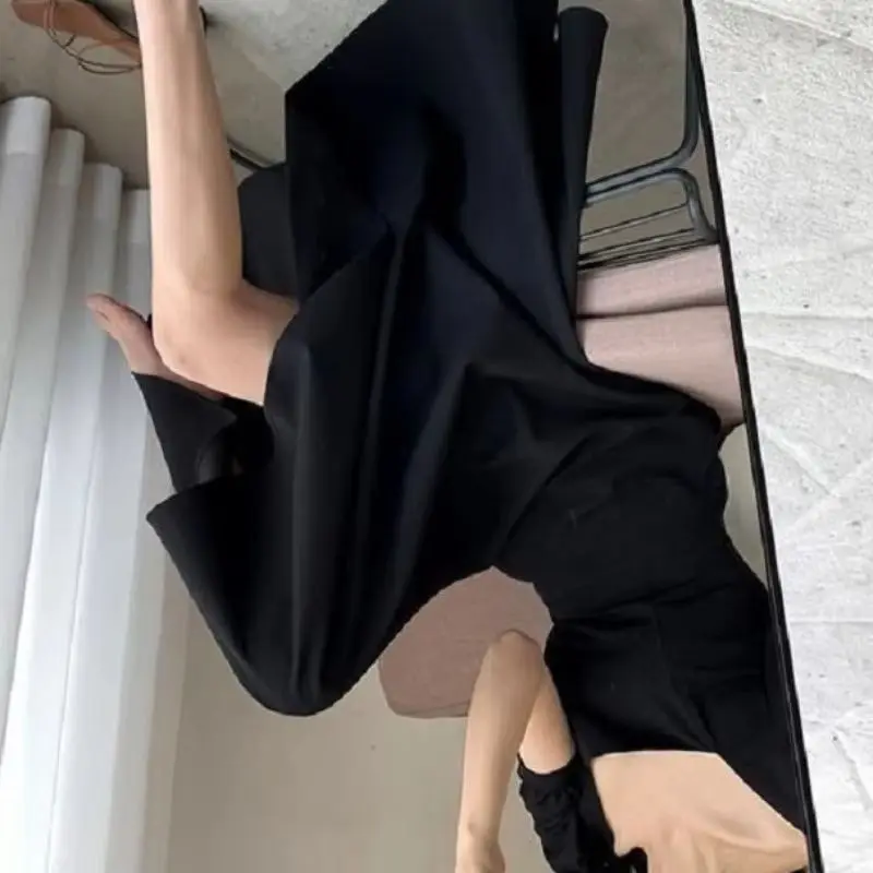 

Новое летнее платье в стиле Хепберн: повседневное, простое, с вырезом-лодочкой, длиной ниже колена, черное, для кофейных пауз.