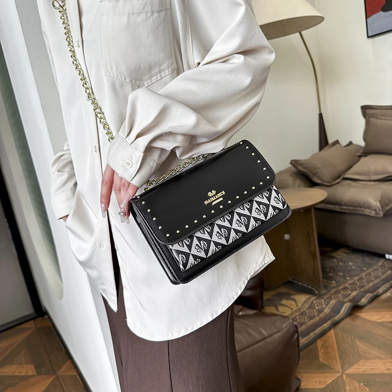 

Minimalist Shopper Tote Bag with Large Capacity for Women Casual Use Featuring Solid Color and Elegance