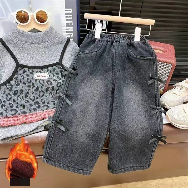 New 2026 Fashion Girls Jeans Winter Kids Thick Leg New Integrated Baby Bow Stylish Pants Straight Fleece