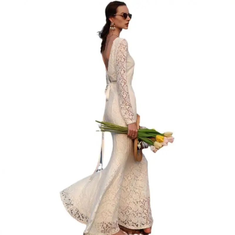 Suknia ślubna w kolorze białym, wyszczuplająca, z temperamentem, koronkowa, z odkrytymi plecami, na zaręczyny, z trenem typu rybka, na bankiet, szyta na miarę.