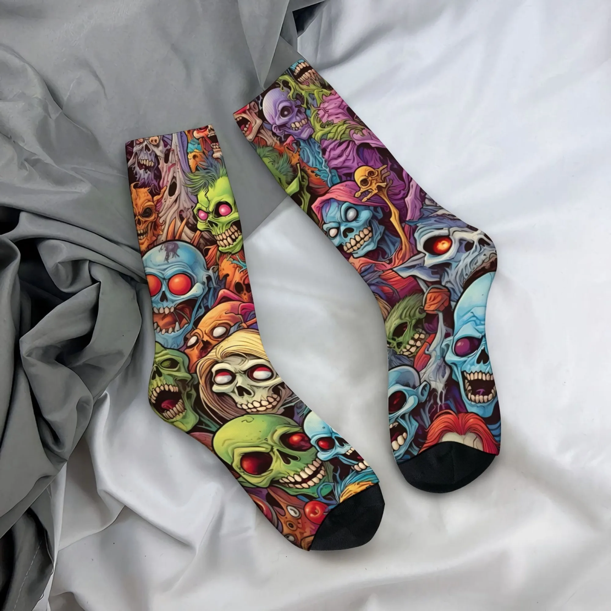 Skull Graffiti Print Socks for Men Stylish Versatile Socks Retro Harajuku Hip-Hop Street Style Breathable and Elastic Comfotable