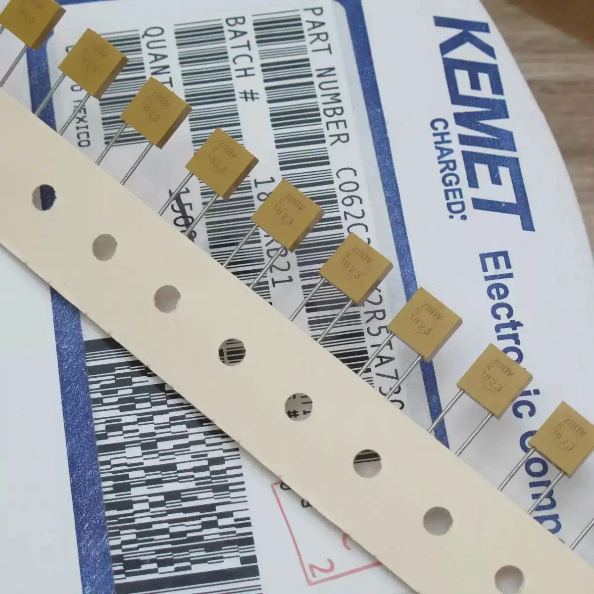 Imported KEMET 100V 200V 3300PF Multilayer Ceramic Capacitor C062C332K2R5TATR