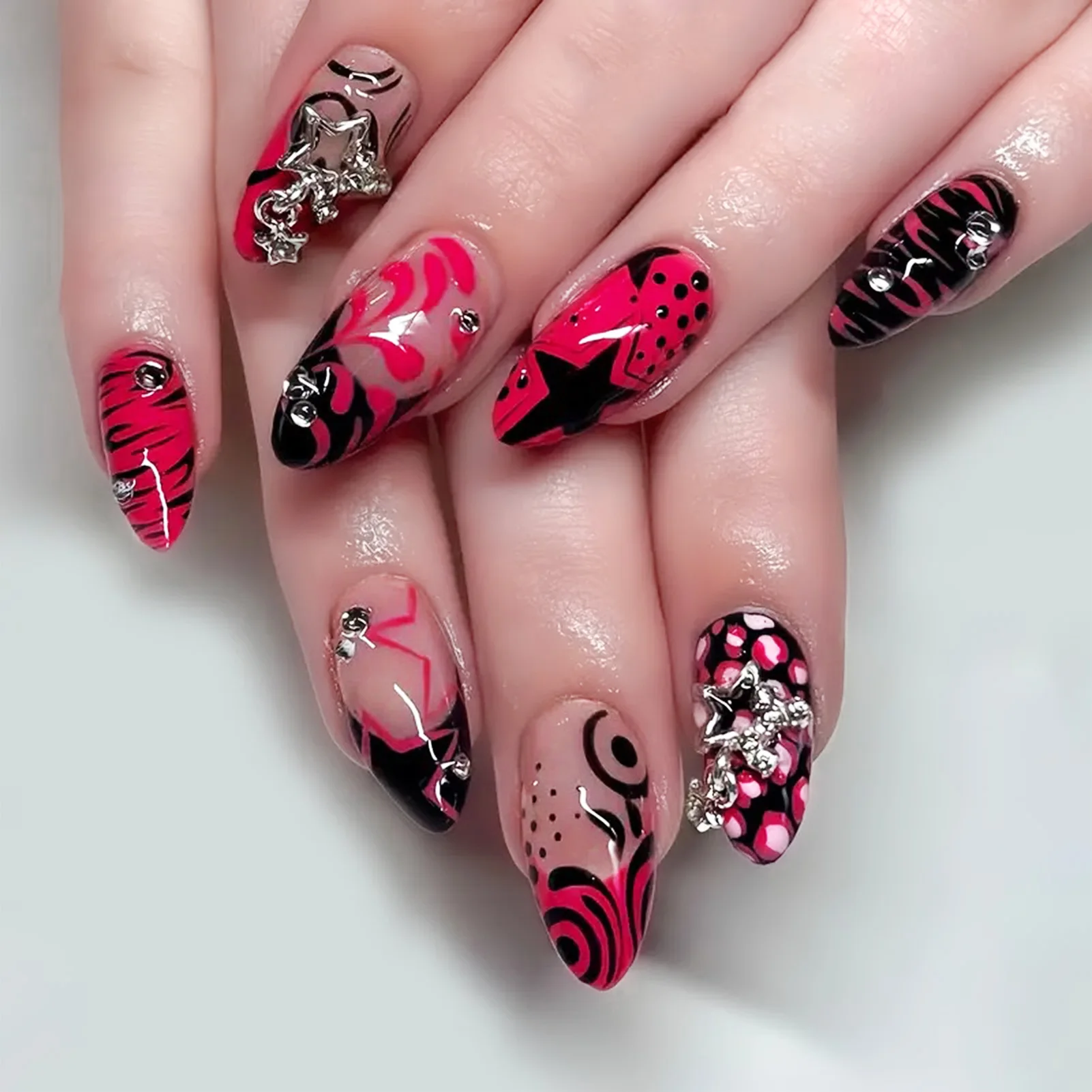 24PCS Red Black Fake Nails with Metal Star Decor Y2k Almond False Nail Tips for Women Wearable French Almond Press on Nails