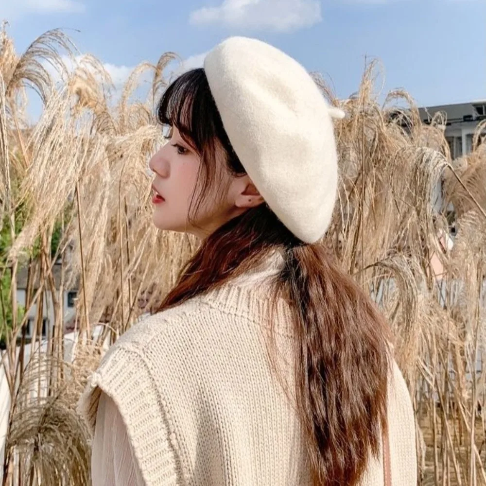 Eleganckie damskie berety z wełny w kształcie chmury, pluszowe, ciepłe, w stylu brytyjskim, czapka beanie, jednolity kolor, styl koreański, czapka artystyczna dla kobiet.