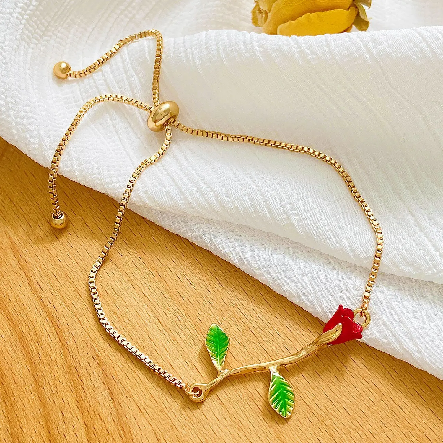 

Vintage Romantic Elegant Tulip Rose Flowers Bracelet for Women Gir Birthday Gift Pull Type Bracelets Aesthetic Party Jewelry