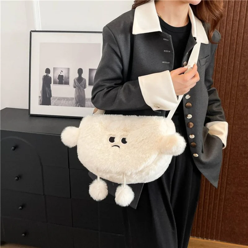 

Elegant Women Messenger Bag Crafted From Premium Leather Boasting Classic Style And Compact Size For Commute​