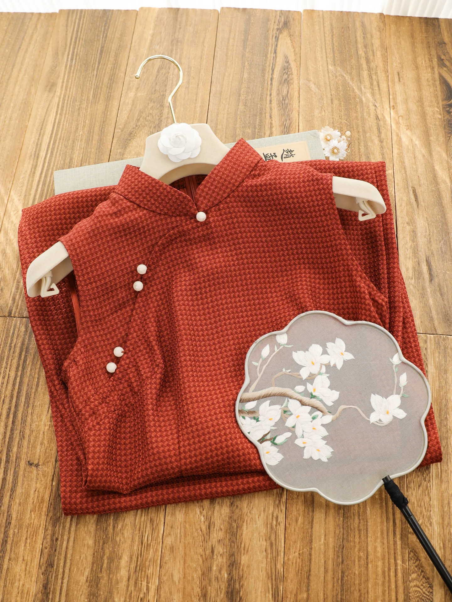 

Красное ретро-платье-ципао в новом китайском стиле для женщин, деловое, элегантное, молодежное, весна 2026, длинное, от Mangyu