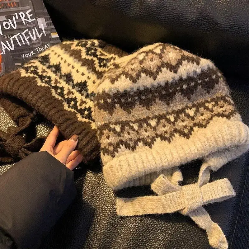 جديد فتاة الشتاء قبعة لطيف الطباعة تنوعا موضة حسن المظهر الدفء الحياكة الصوف متماسكة قبعة امرأة غطاء الأذن بالجملة