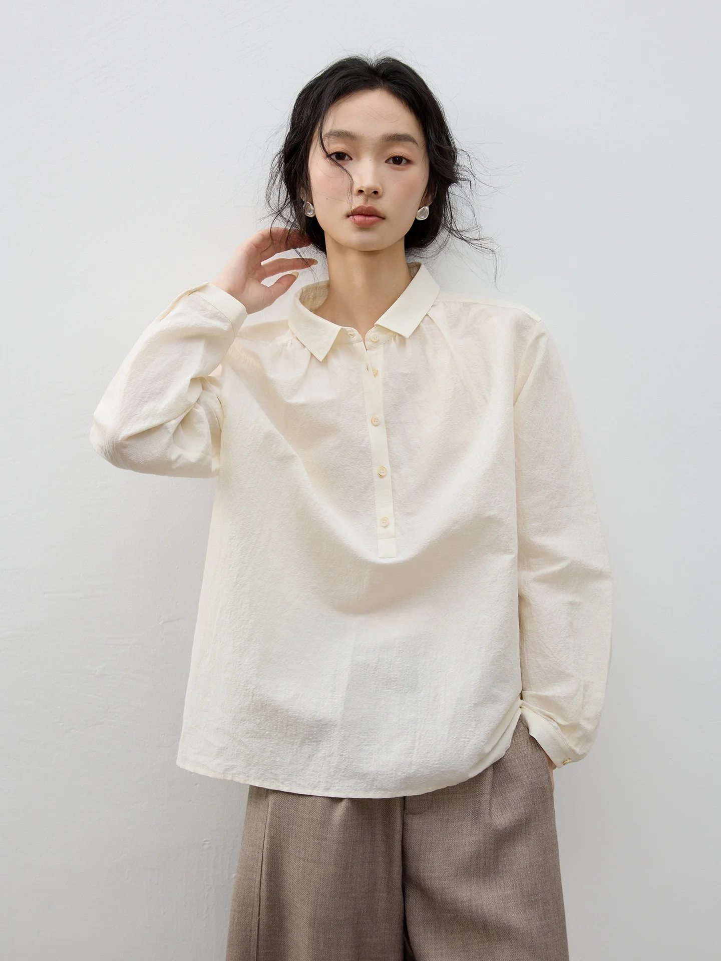 

Натуральная жатая хлопково-льняная рубашка с длинным рукавом для женщин, весенне-летняя модная рубашка с воротником, свободный крой, повседневный стиль, китайское производство