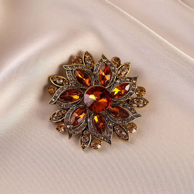 Anmutige Luxus-Kristall-Broschen mit runden Blüten für Damen, trendige Zirkon-Anstecknadeln, Schmuck für Party, Büro, Anzug, Dekoration, Festivalgeschenk – Detail 16