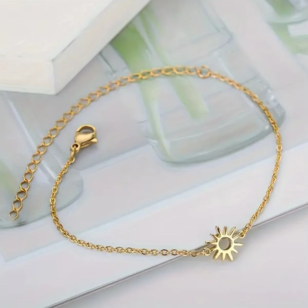 Pulseira Minimalista com Pingente de Sol para Mulheres, Pulseira Delicada de Corrente Dourada, Joia Boho com Design de Sol Radiante, Presente para Ela