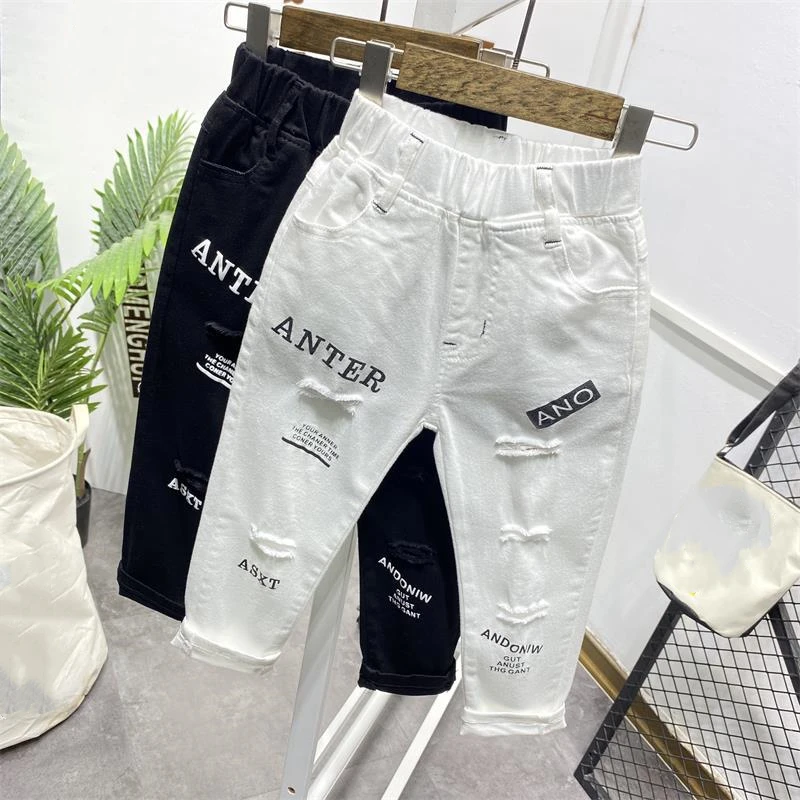Boys\' Hole Black and White letter Pants 2024 Spring/Summer New Stretch Denim Korean Slim fit Fashionable Pants 2-7 Years