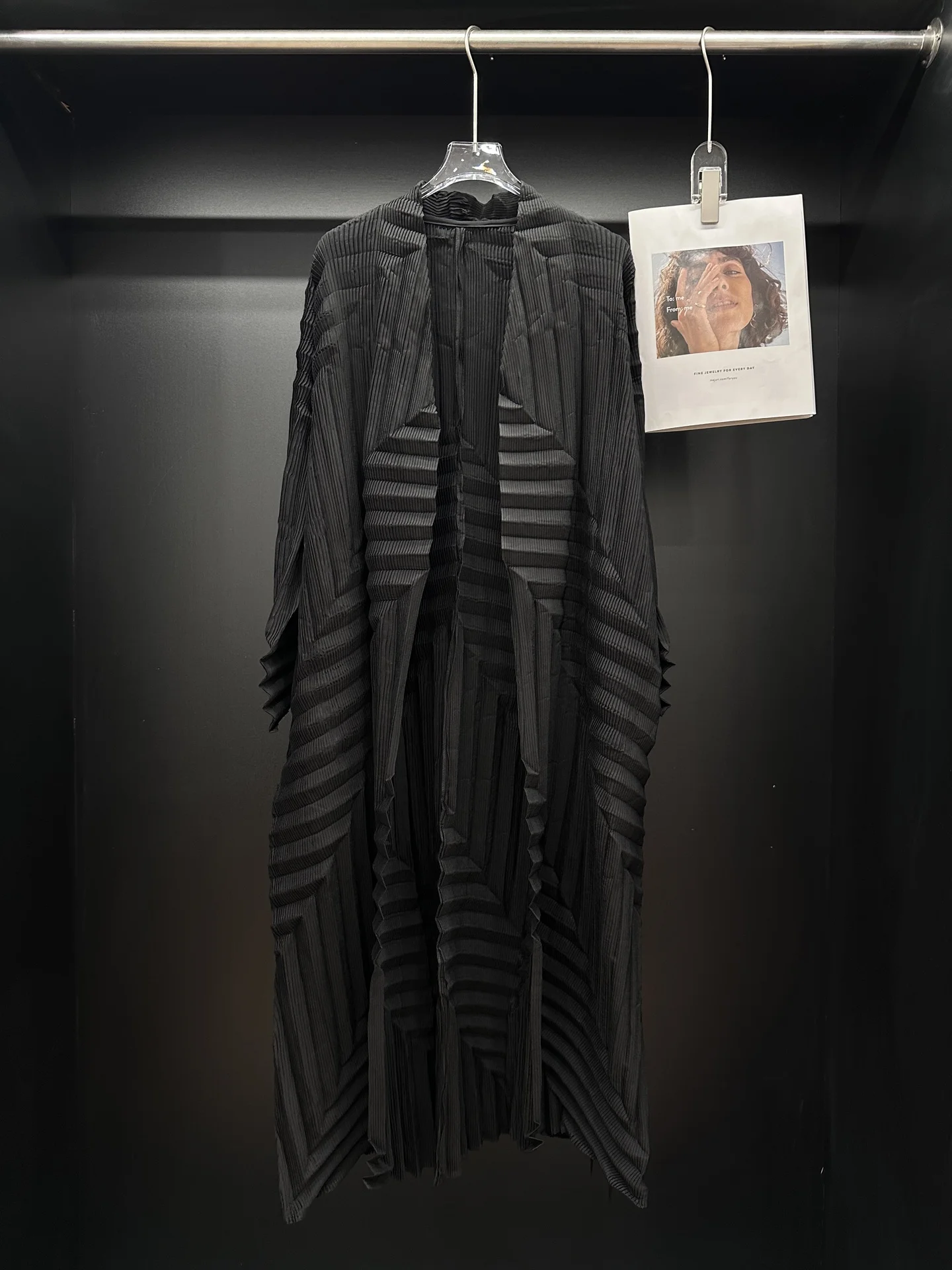 

Miyake Pleated Retro Printed Trench Coat 2025 Spring and Summer New Loose Temperament Versatile Jacket
