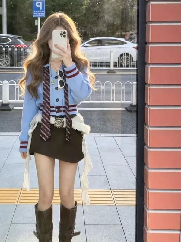 

Комплект: кардиган с V-образным вырезом в полоску и юбка асимметричного кроя цвета кофе, женский, для ранней весны, в американском стиле