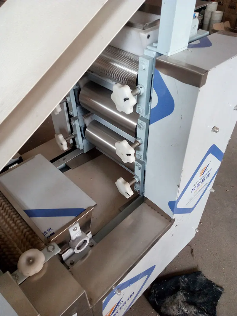 

Коммерческое изготовление круглых плоских тестов, машина для зародышей торта