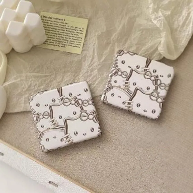 

Милые Креативные зеркала для макияжа Hello Kitty с серебряной линией, женские портативные складные зеркала для студентов, милые Мультяшные зеркала для макияжа, игрушка Ins