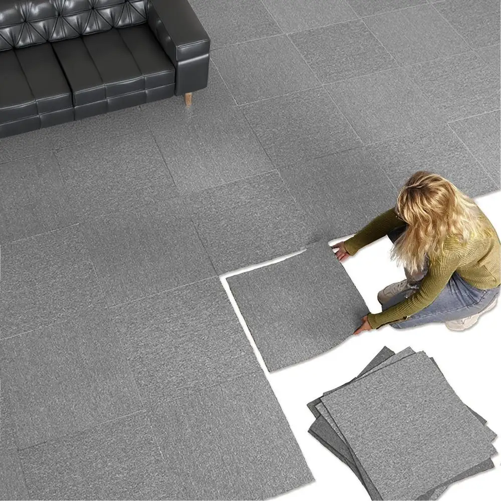 20 PCS Azulejos de carpete autoadesivos 20 '' X 20 '' Descasque e colar Tapete acolchoado antiderrapante cinza