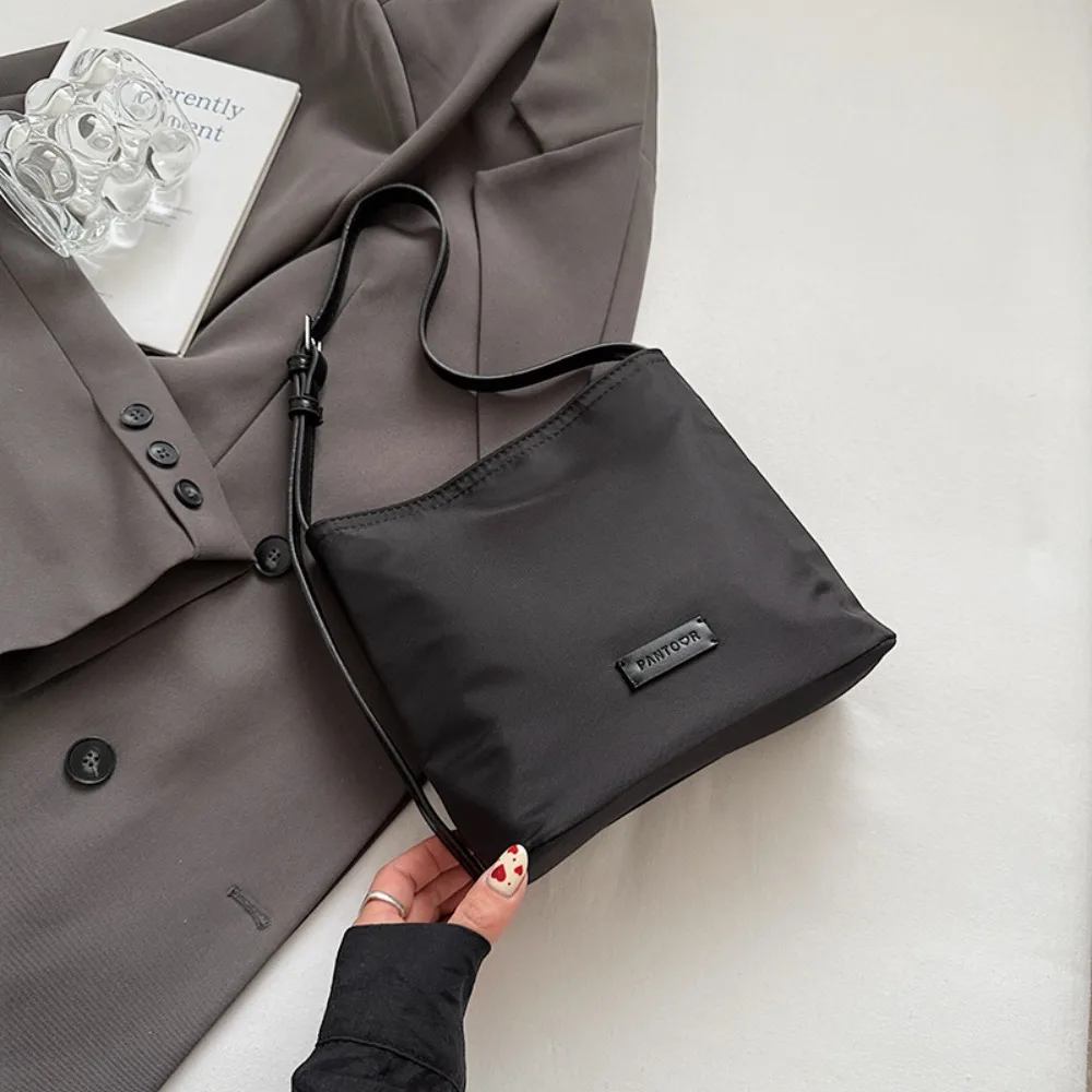 

Универсальная нейлоновая большая сумка в корейском стиле, однотонная сумка для подмышек, большая вместительная универсальная сумка через плечо для путешествий