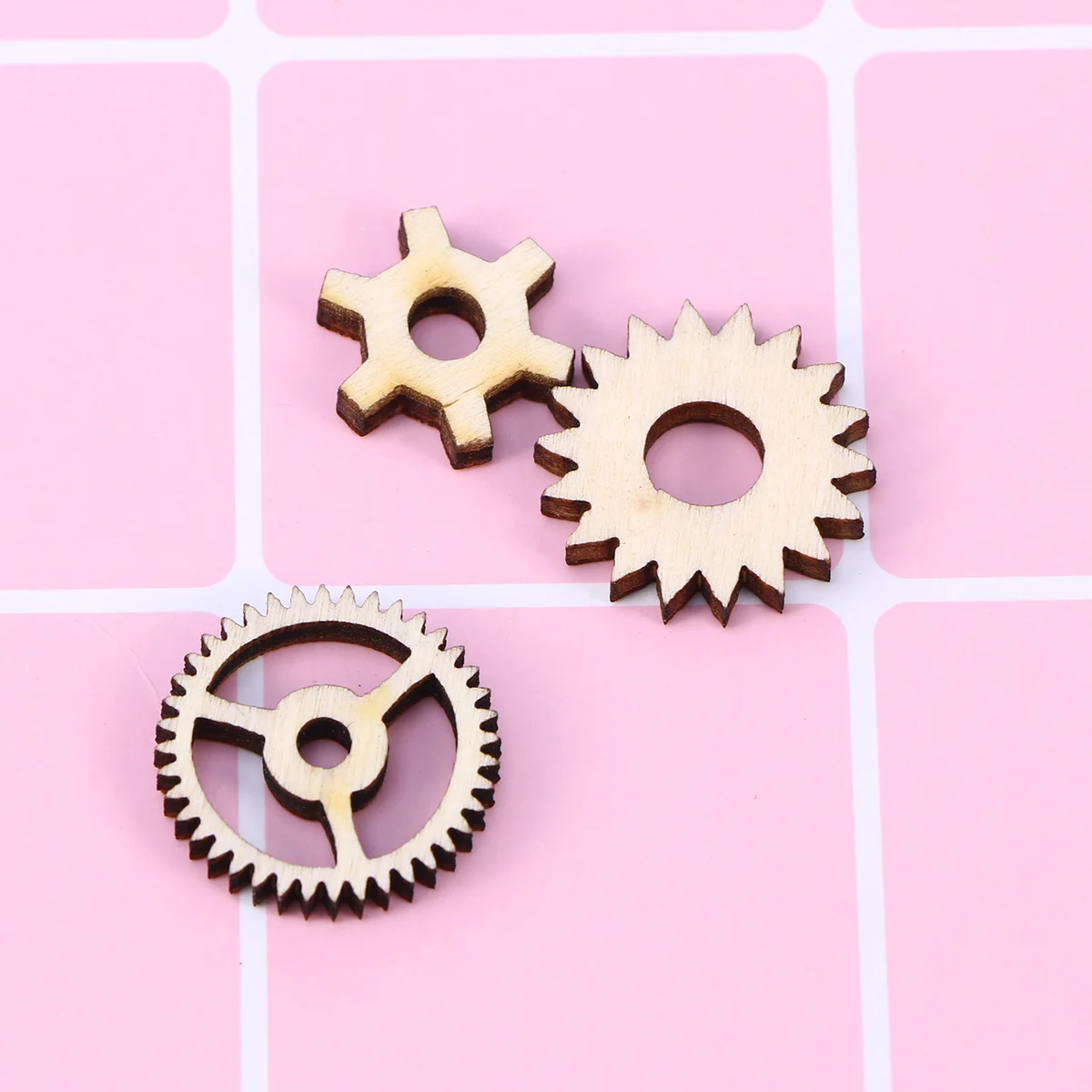 

20Pcs Wooden Gear Craft Embellishments Assorted Sizes for DIY Home Wall Hanging Wedding Favors Scrapbooking Gift Tags