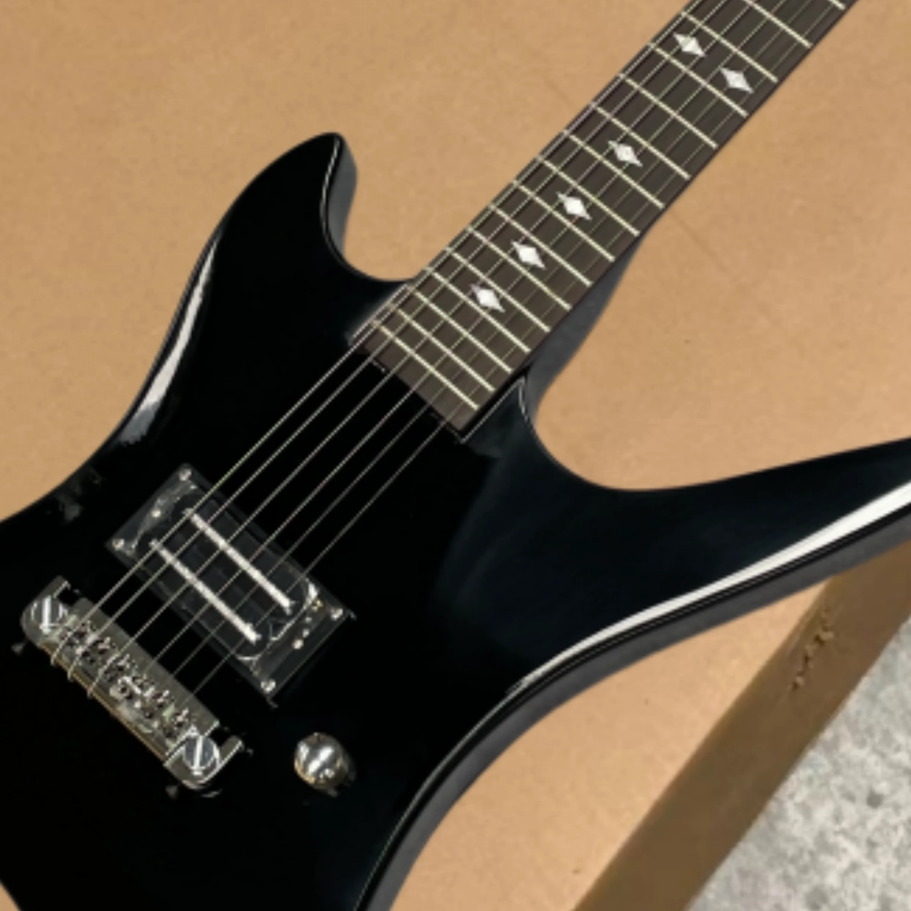 New 6-string black electric guitar with H pickup and single volume knob design guitars, a stylish and trendy electric guitarra