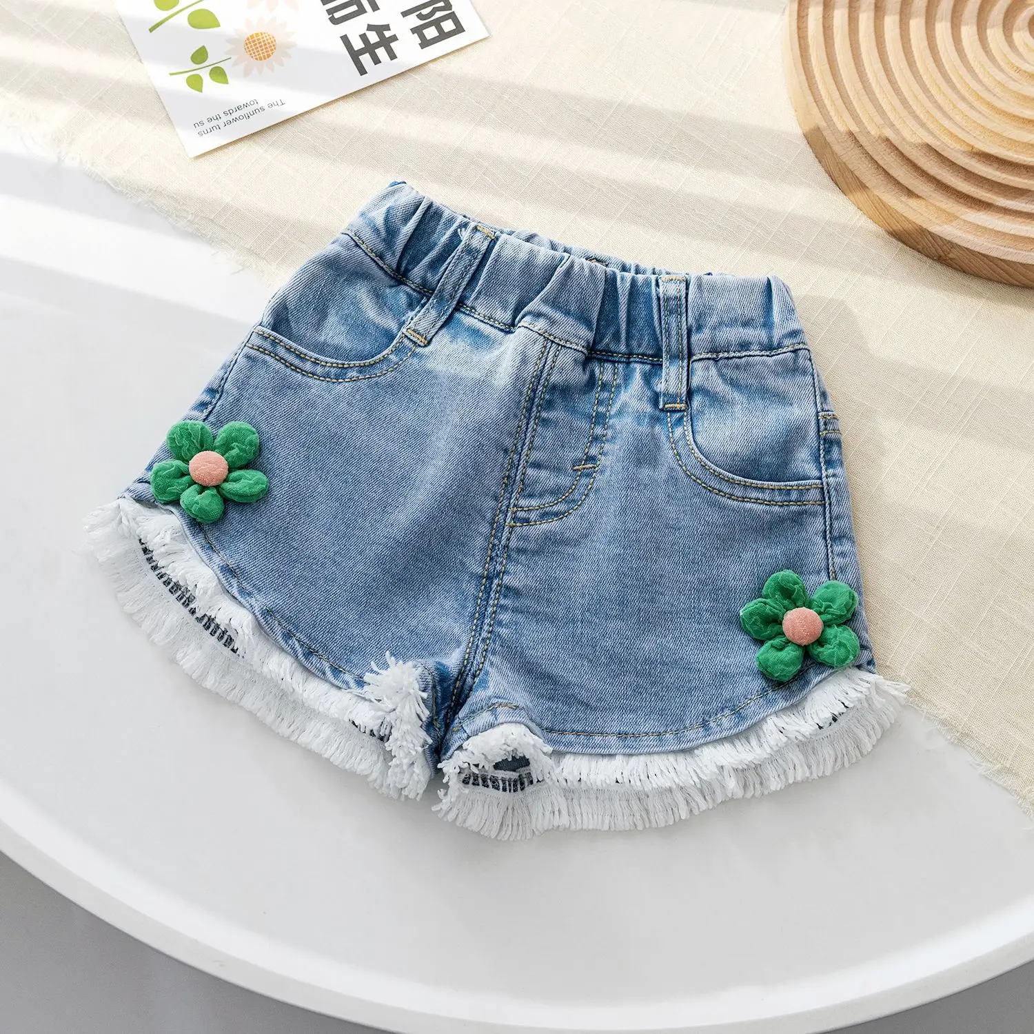 

Summer New 2024 Baby Girls Fashion Denim Shorts Jeans Kids Cute Flower Tassels Decor Shorts Children's Casual Clothing
