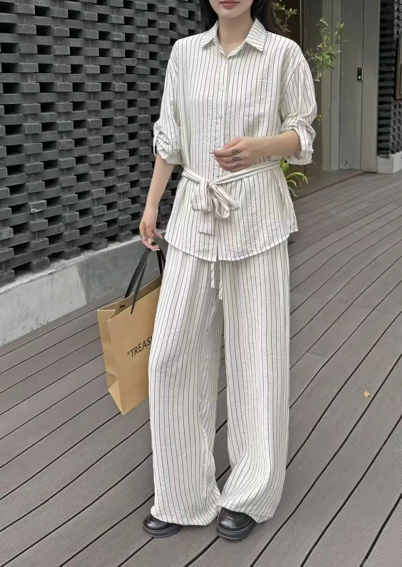 

SuperAen Folds 2025 Spring and Summer New Fashion Women's Round Neck Casual Loose Top High Waist Straight Pants Two-piece Set