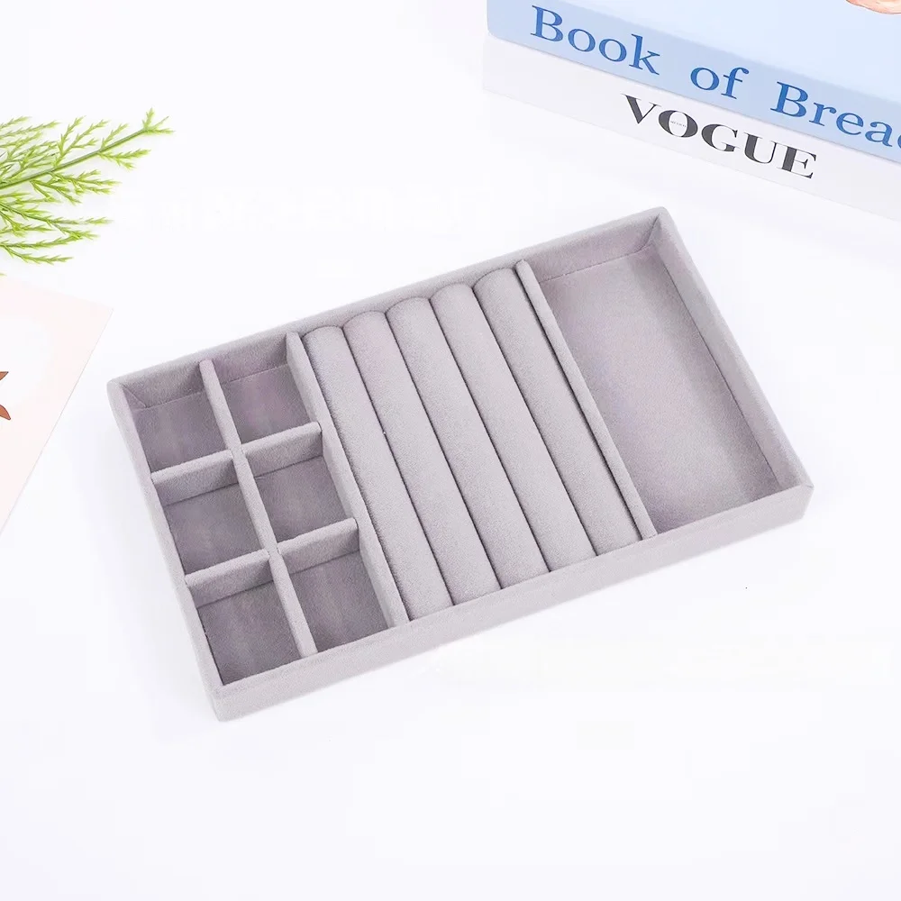 Samt-Schmuckdisplay Exquisiter Schmuckhalter Tragbarer Ring-Ohrringe-Halsketten-Organizer Aufbewahrungsbox Organizer-Fächer Beige