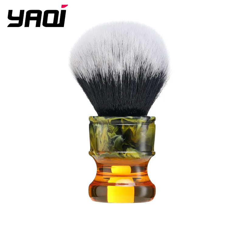 Pennello da Barba Yaqi Sagrada Familia Nero/Bianco Tuxedo 24MM per Uomo, Manico in Resina, Fibra Sintetica di Alta Qualità