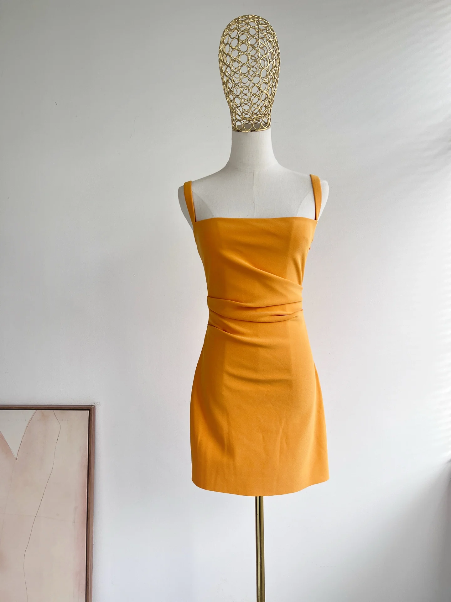 فستان نسائي قصير نحيف جديد لعام 2025 بياقة مربعة بدون أكمام وخصر عالي 4 ألوان رداء صغير غير رسمي