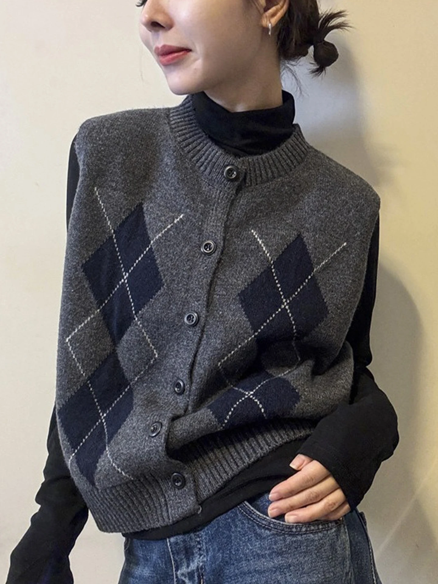 

Retro Knitted Color Blo Design Vest Single Button Svel Faionable Outerwear for Women Casual Commute Sle Winter 2025