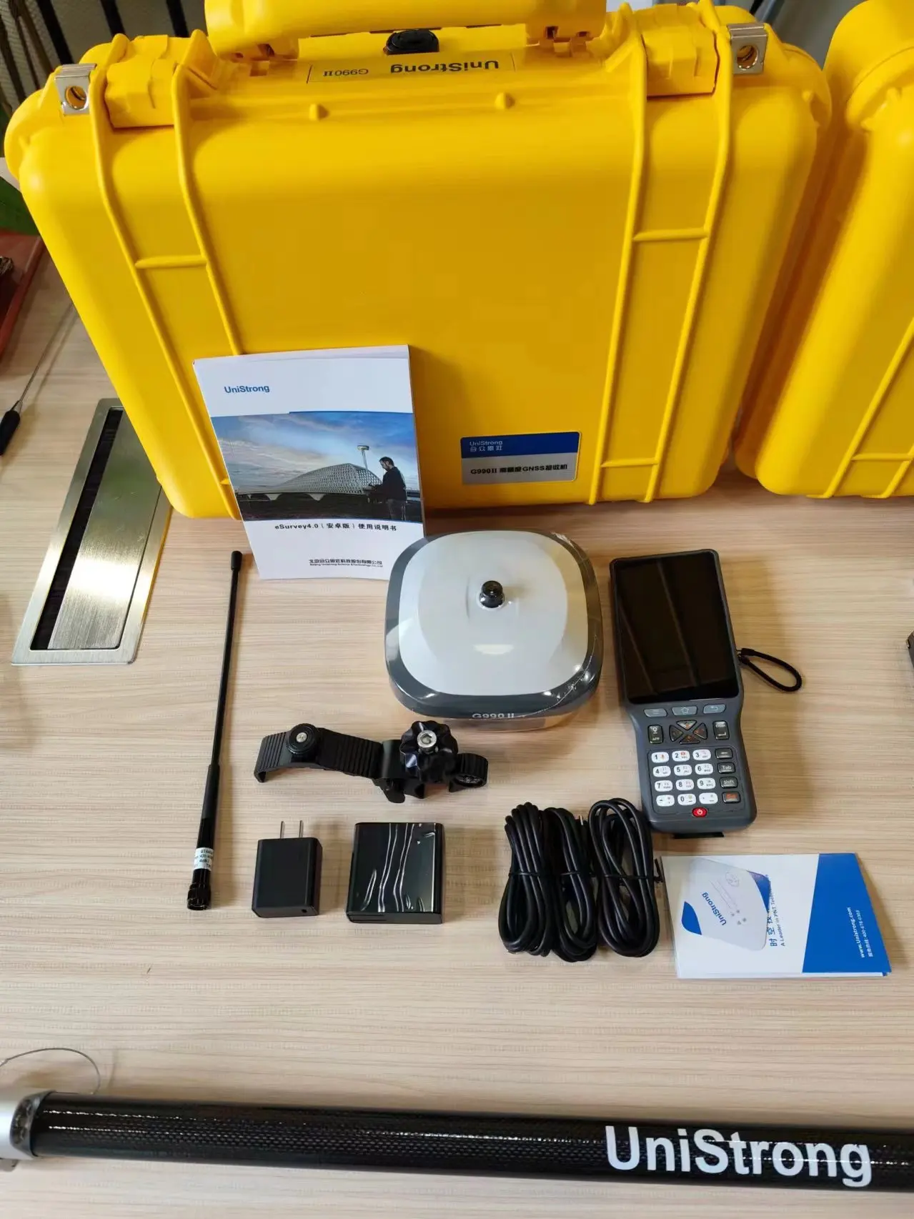 Unistrong G990II / E800 GNSS RTK With Super Internal Radio And 1408 Channels For GPS Surveying Equipment Receiver Rover And Base