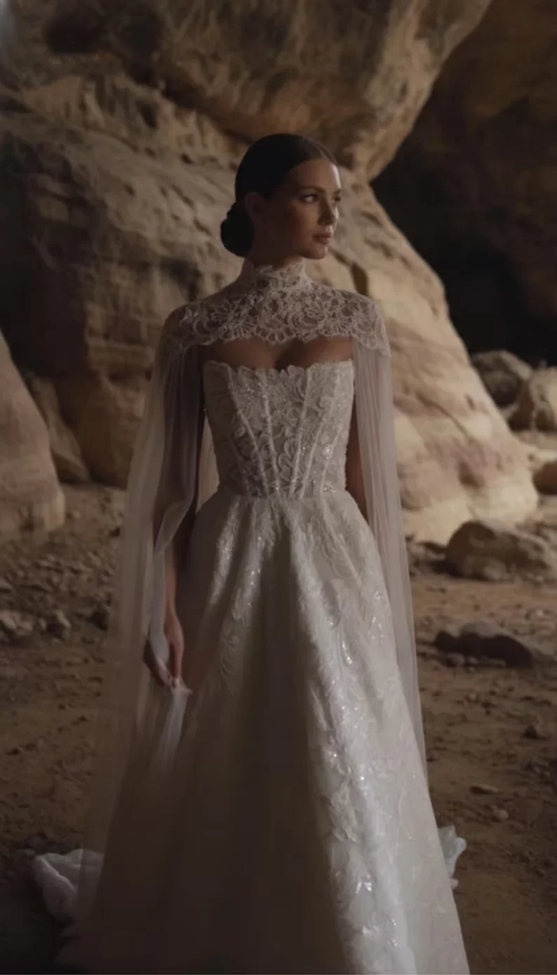 Maßgeschneiderte elegante trägerlose A-Linien-Hochzeitskleider mit Spitze, zweiteilig, mit Schleppe und Applikationen, Brautkleid 2026 aus Tüll, Vestido De Noiva – Detail 6