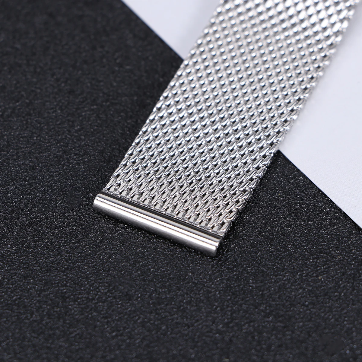 

22mm Stainless Steel Mesh Watchband for Men Durable Comfortable Daily Sports Use Metal Watch Strap Shark Trendy Classic
