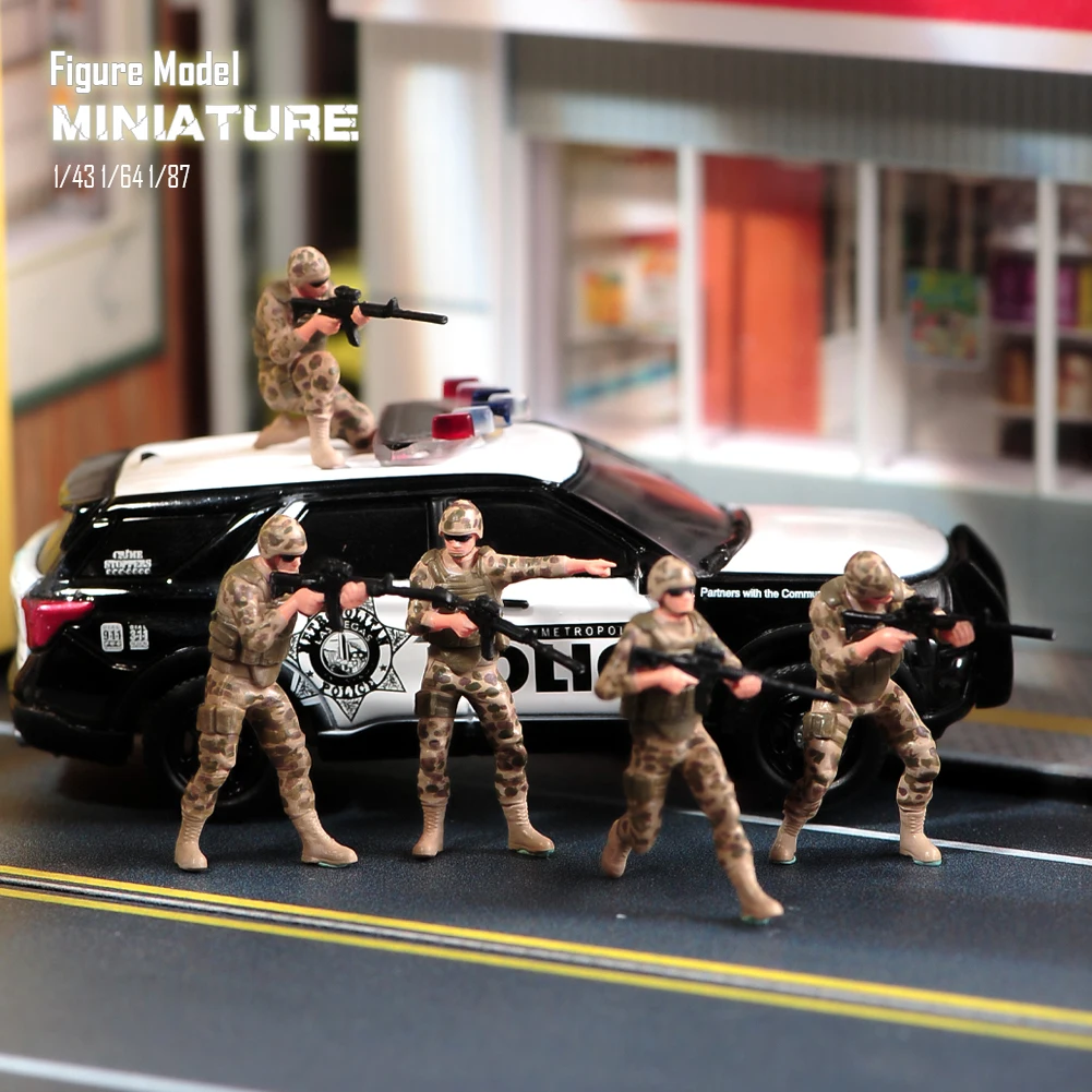 Miniatures Figures 1/87 1/64 1/43 1/24 Desert Special Operations Team Scene Resin Figurine Creative Dolls  Props For Cars Toys