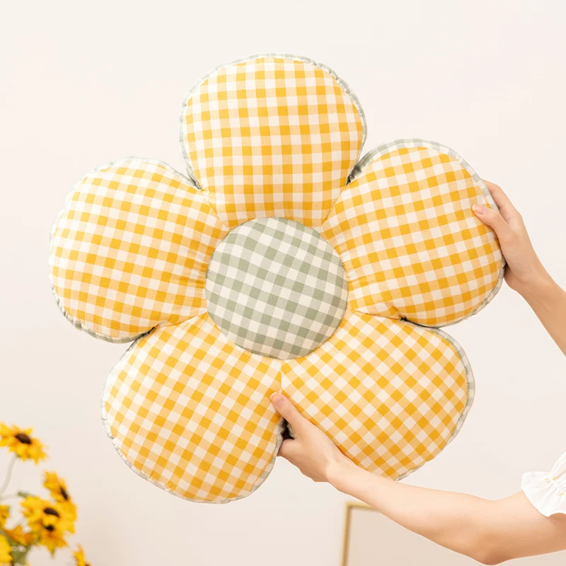 四つ葉のクローバー型のぬいぐるみクッション、女の子の部屋の装飾、ひまわり枕、出窓、ピンクの花、寝室の座り枕